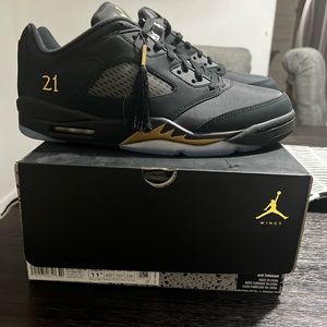 Men’s Jordan 5 Retro low DJ1094 Size 11